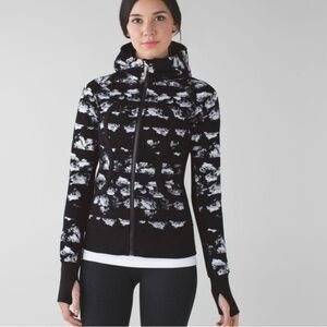 Lululemon Scuba Hoodie Dream Rose Stripe Size 8 Black and White Hoodie